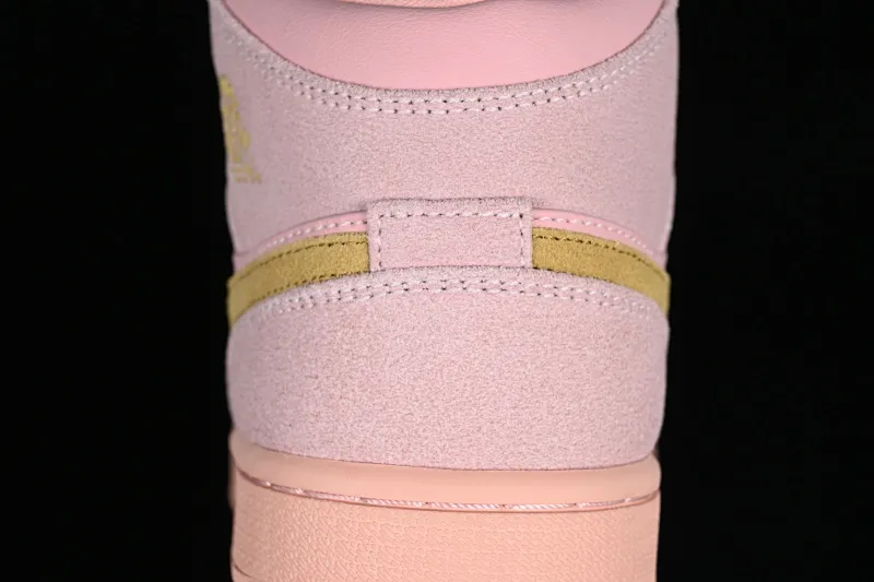 All categories Air Jordan Jordan series basketball shoes Air Jordan 1 Mid Air Jordan 1 Mid AJ1 Joe 1 coral gold dirty pink suede mid-top retro basketball shoes 852542-600